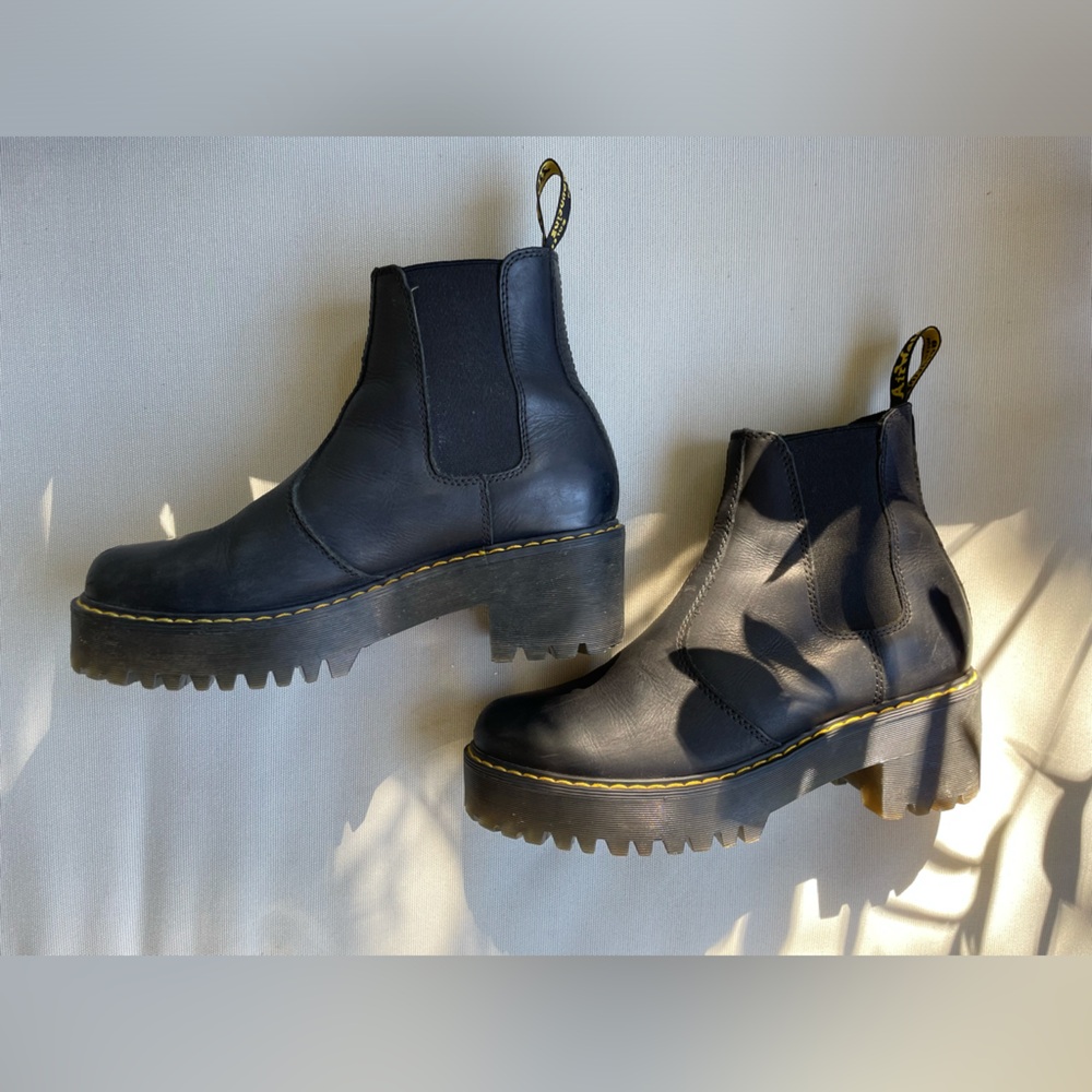 Dr. Martens Rometty black size 8.